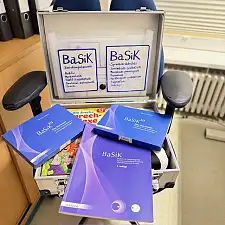 Aufgeklappter BaSiK-Koffer