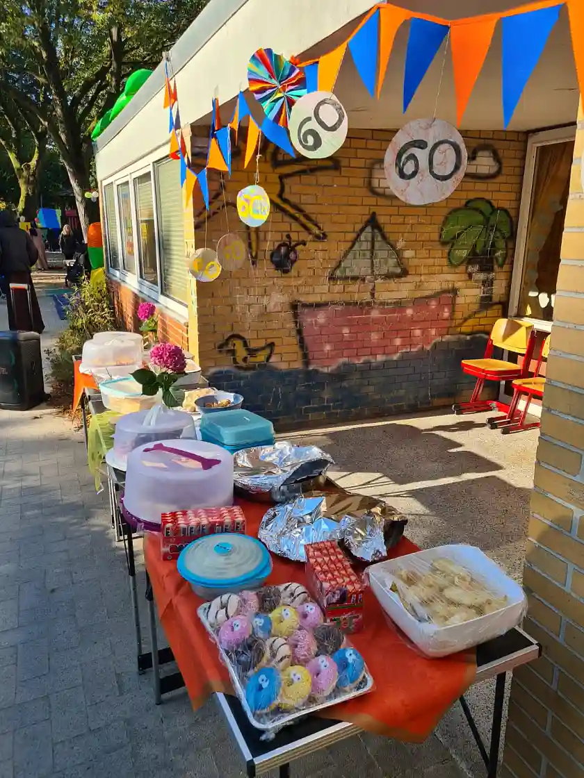 Internationale Buffer mit süßen Leckereien.