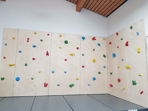 Foto: Die neue Kletterwand in voller Größe.