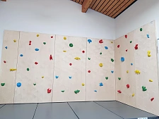 Foto: Die neue Kletterwand in voller Größe.