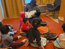 Vorlesen im Kinder- und Familienzentrum Stichnathstraße