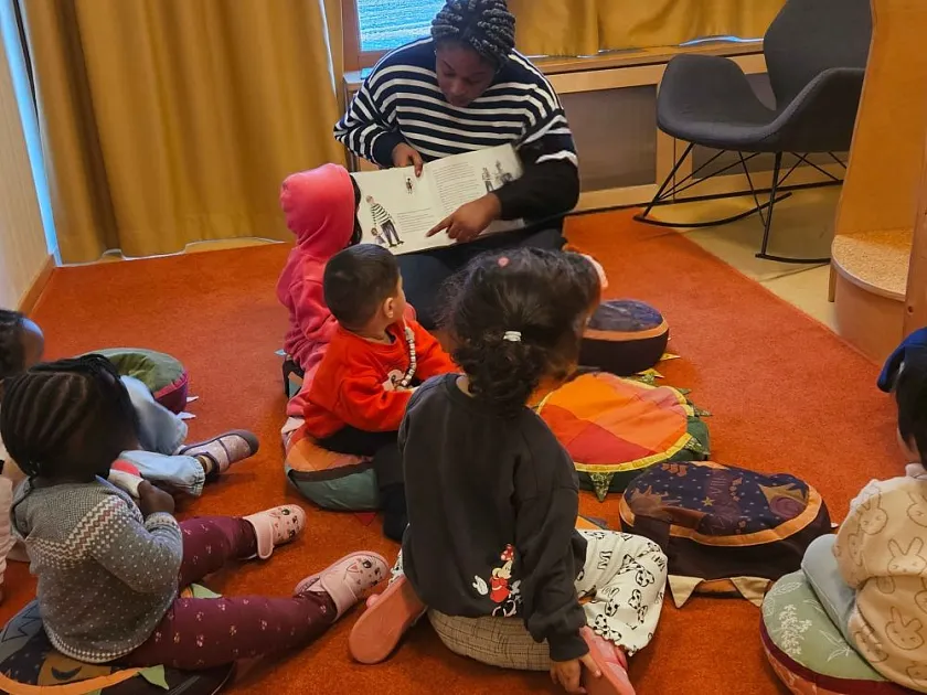 Vorlesen im Kinder- und Familienzentrum Stichnathstraße