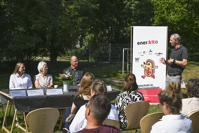 Panel im Garten des Kinder- und Familienzentrums Hohentor