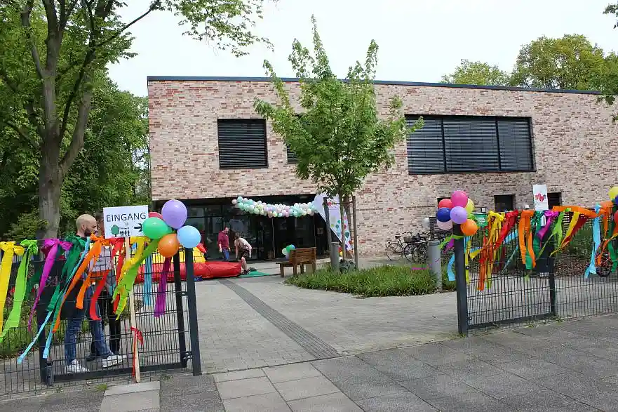 10 Jahre August-Bebel-Allee Jubil&auml;umsfeier Eingang