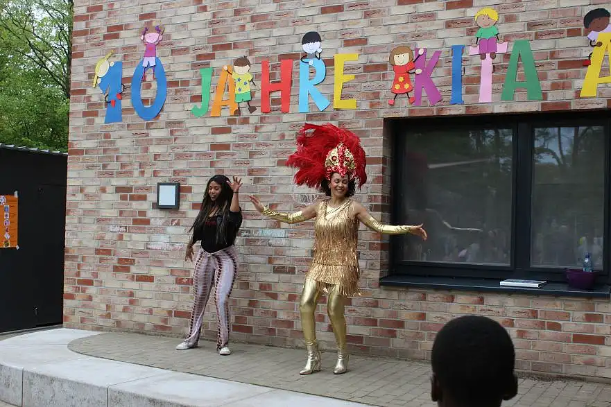 10 Jahre August-Bebel-Allee Jubil&auml;umsfeier Tanz