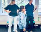 Übung Stimmungsbarometer: Lillemor, Yann und Kind im Raum