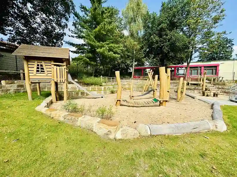 Kinder- und Familienzentrum Burgdamm: Rutsche Au&szlig;engel&auml;nde