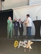 Übergabe an Thomas Jablonski von der Senatorin für Kinder und Bildung