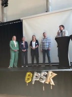 Schlüsselübergabe an Thomas Jablonski von der Senatorin für Kinder und Bildung