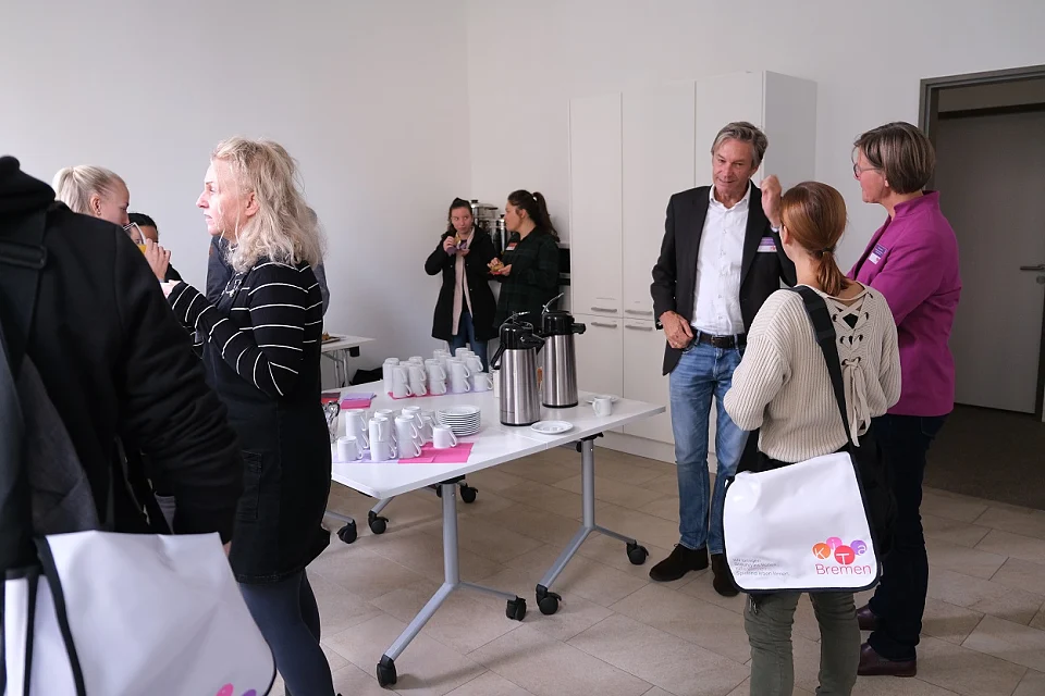 Begr&uuml;&szlig;ung neuer Lernender: Interaktive Kaffeepause