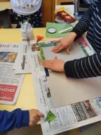 Kleben des Buchumschlages