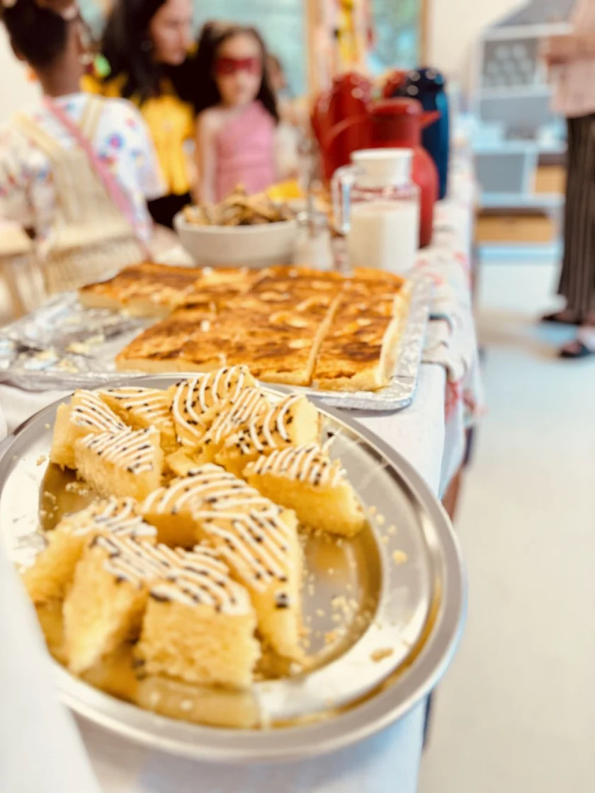 Einweihungfest: s&uuml;&szlig;es Buffet im Haus