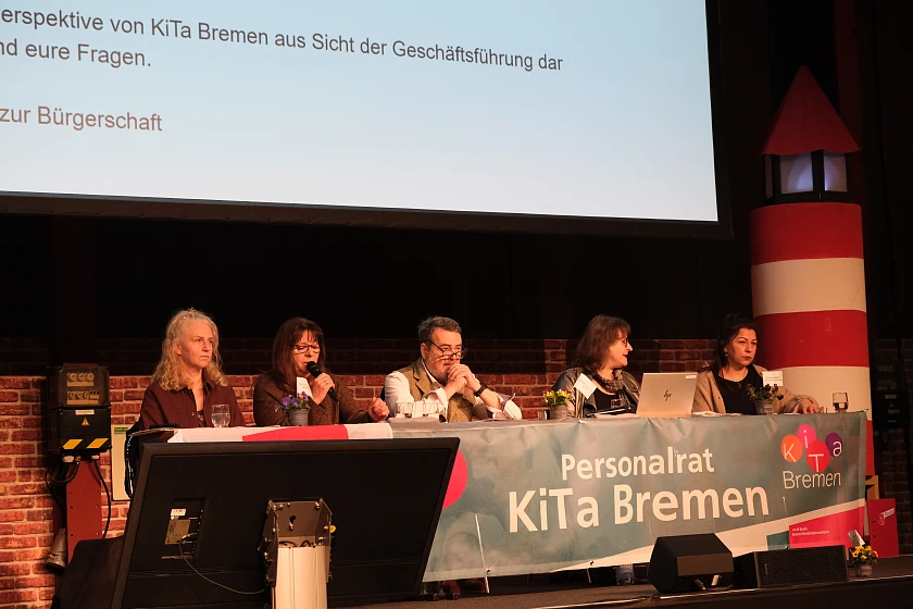 Der Personalratsvorstand 2026 auf dem Podium