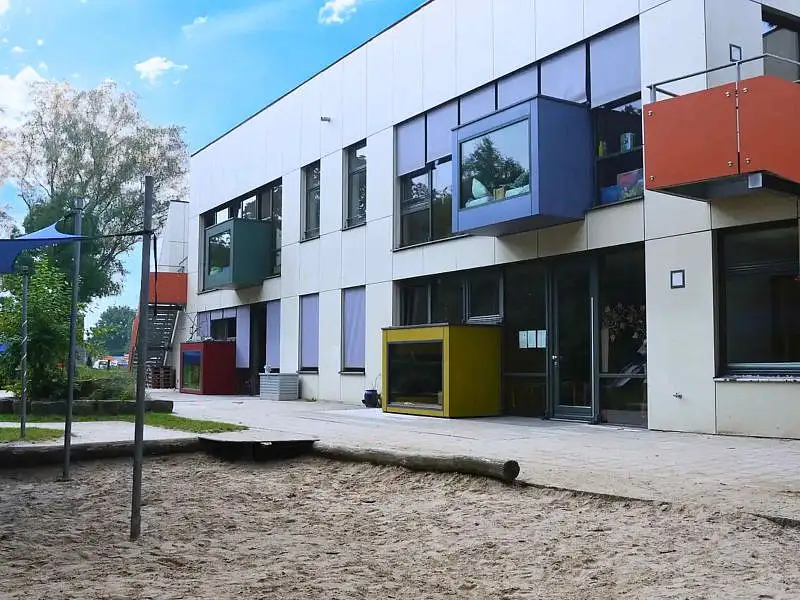  Kinder- und Familienzentrum Ehlersdamm Au&szlig;engel&auml;nde
