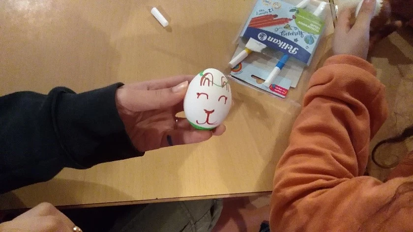 Hase: Eier bemalen im Spielhaus/Treff Pf&auml;lzer Weg