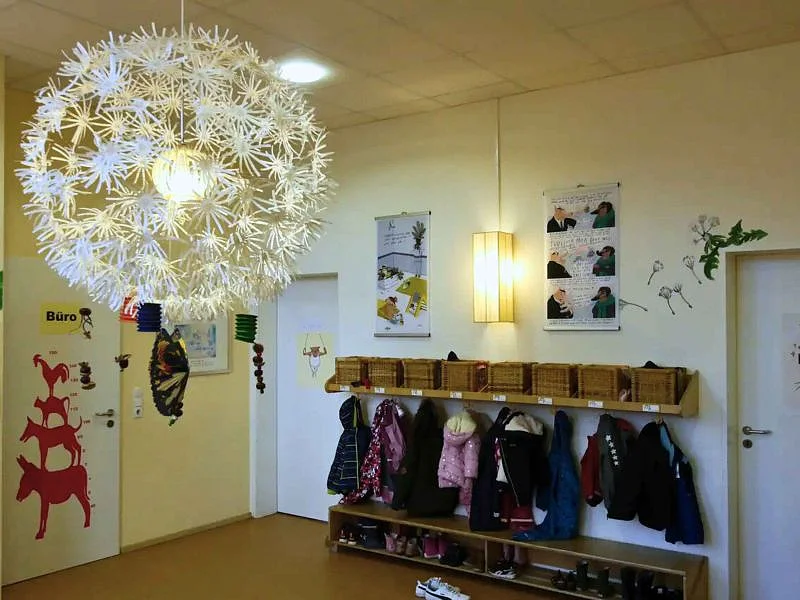  Kinder- und Familienzentrum Godehardstra&szlig;e Garderobe im Flur 2