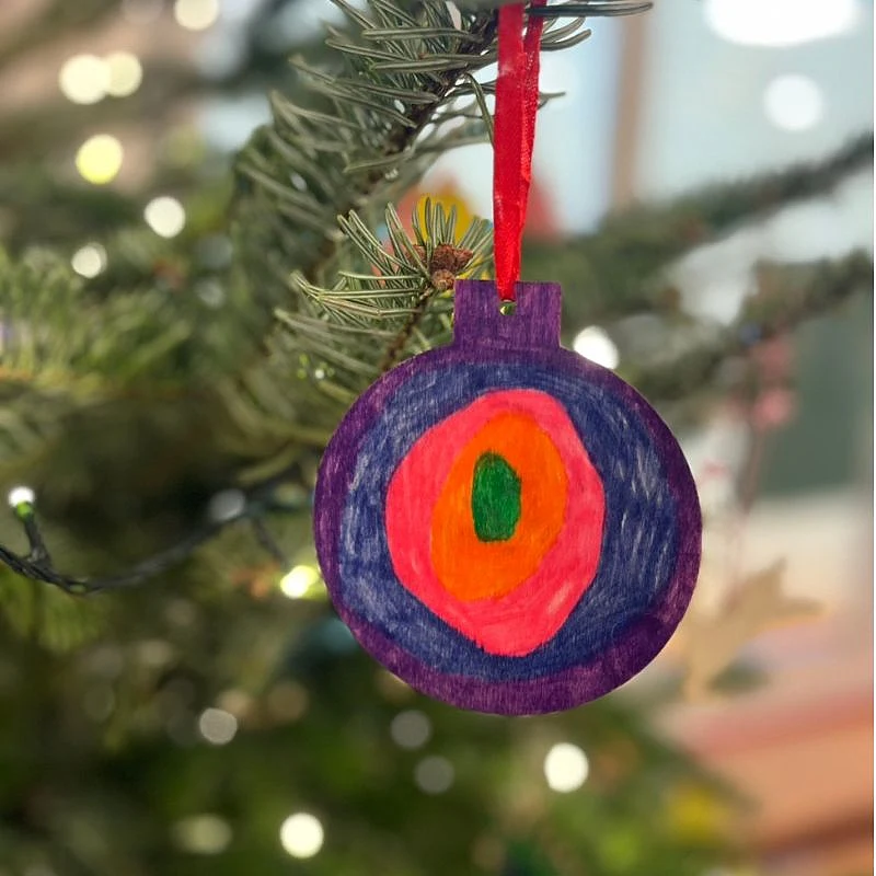 Weihnachtsschmuck im Kinder- und Familienzentrum Graub&uuml;ndner Stra&szlig;e