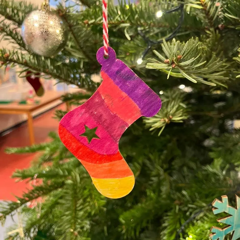 Weihnachtsschmuck im Kinder- und Familienzentrum Graub&uuml;ndner Stra&szlig;e