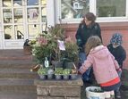 Neue Pflanzen für das Kinder- und Familienzentrum Löwenzahn