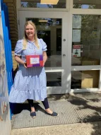 Tag der Kinderbetreuung 2022 - Geschenkeübergabe im KuFZ Schwarzer Weg