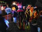 Tanzende Sambaband auf dem Lichterfest Wohlers Eichen 2022