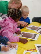 Kinder experimentieren auf der Explore Science 2019 