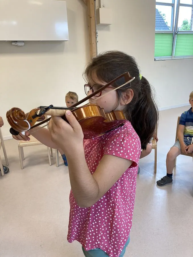 PhilMobil | Kind an der Geige