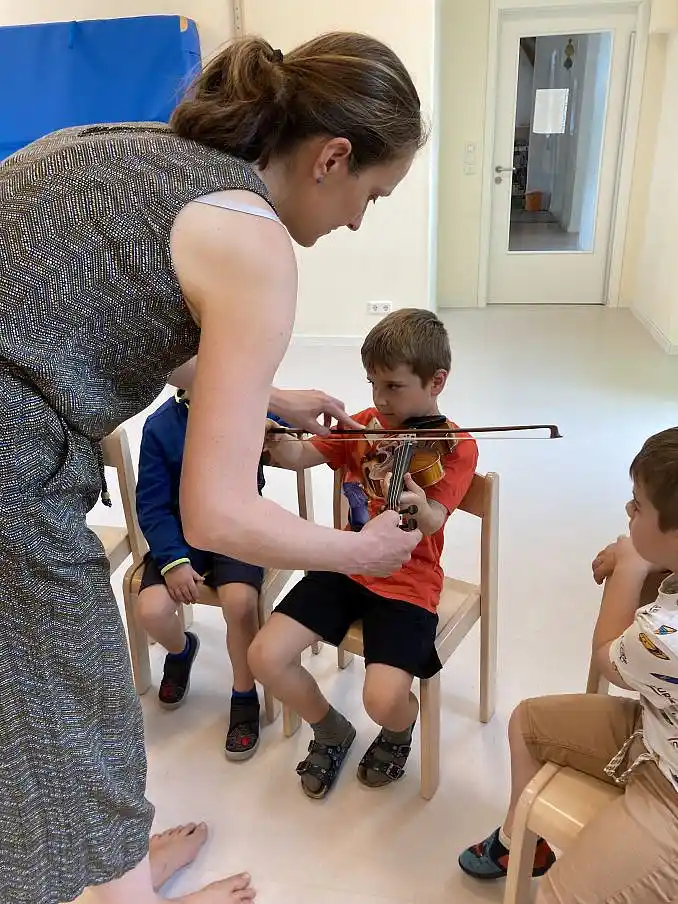 PhilMobil | Kind an der Geige