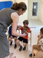 PhilMobil | Kind an der Geige