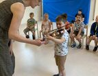 PhilMobil | Kind an der Geige
