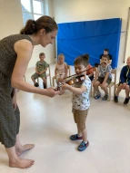 PhilMobil | Kind an der Geige