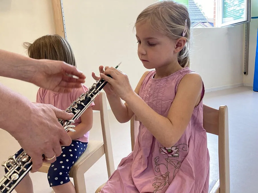 PhilMobil | Kind an der Oboe