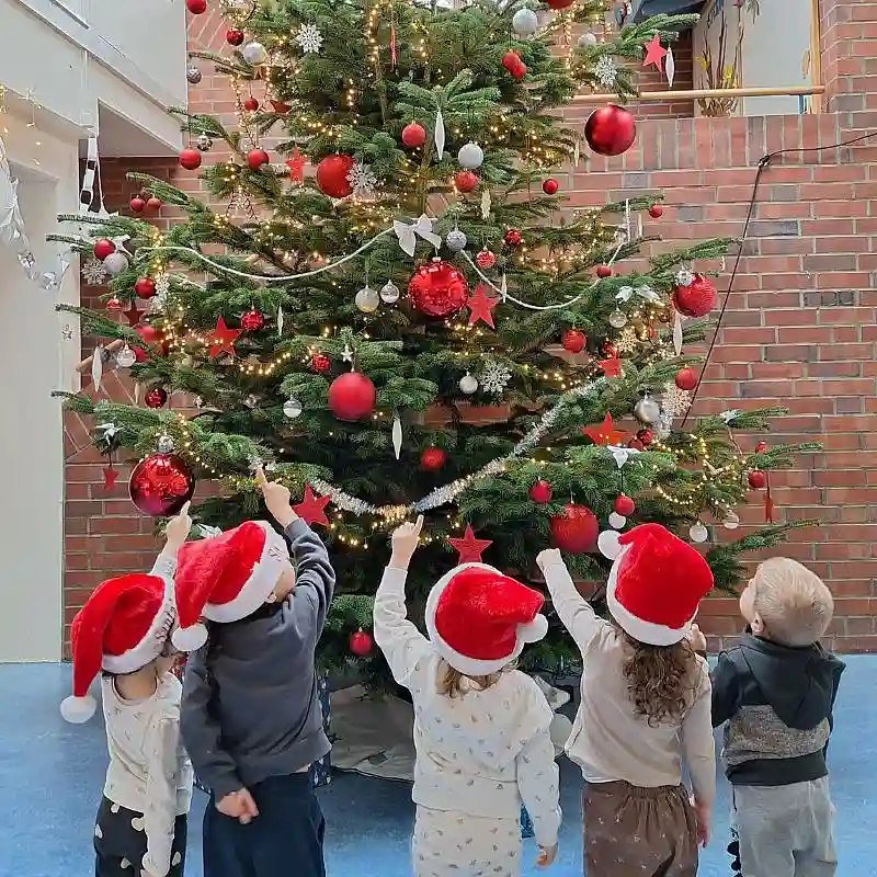 Tannenbaumfreude im Kinder- und Familienzentrum Regenbogenhaus