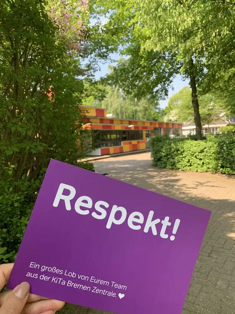 Lila Respekt-Karte: Ein gro&szlig;es Lob au der KiTa Bremen Zentrale