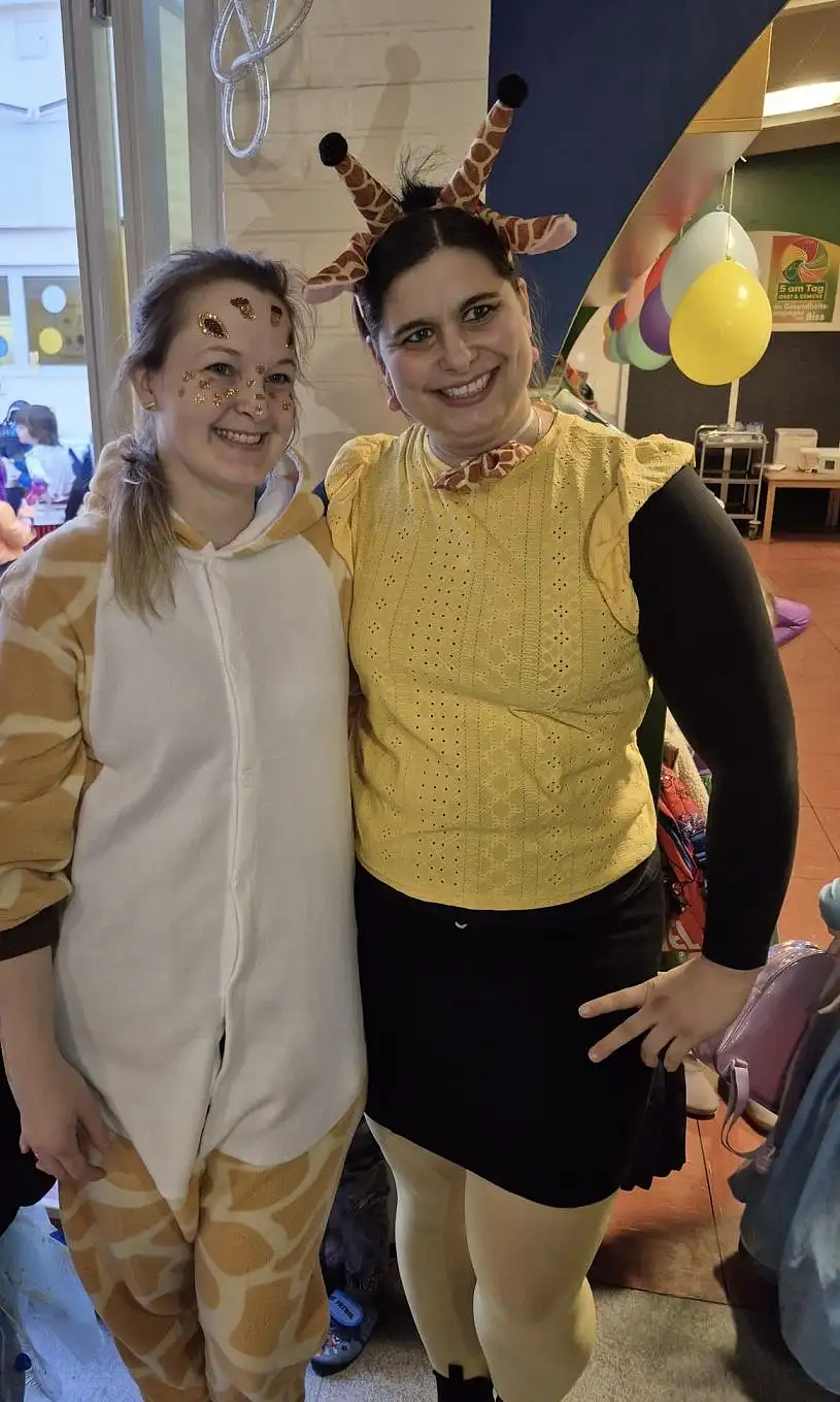 Graub&uuml;ndener Stra&szlig;e | Team-Foto beim Fasching