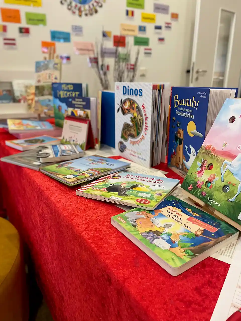 B&uuml;cher auf einem Tisch ausgestellt