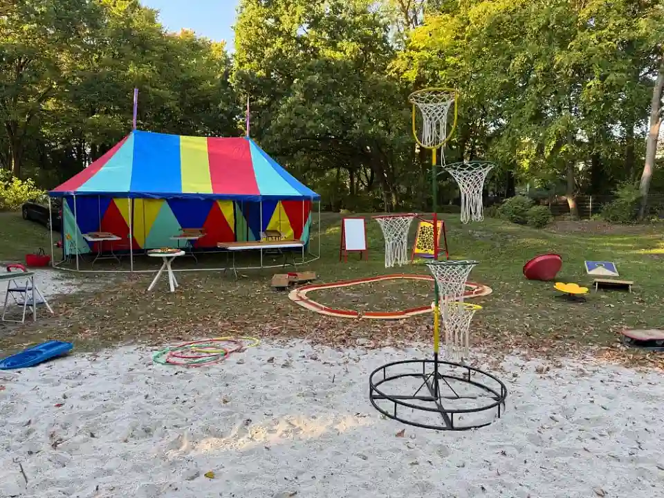 Jubil&auml;um Graub&uuml;ndener Stra&szlig;e: Zirkuszelt