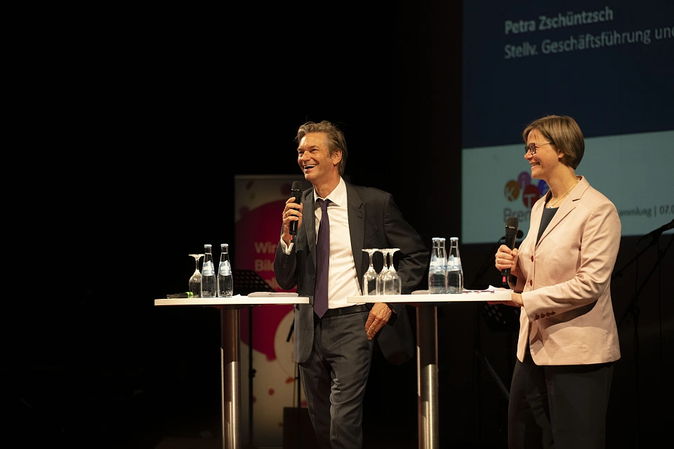 Die Gesch&auml;ftsf&uuml;hrung von KiTa Bremen begr&uuml;&szlig;te zur Veranstaltung. (v.l.n.r.: Wolfgang Bahlmann, Petra Zsch&uuml;ntzsch)