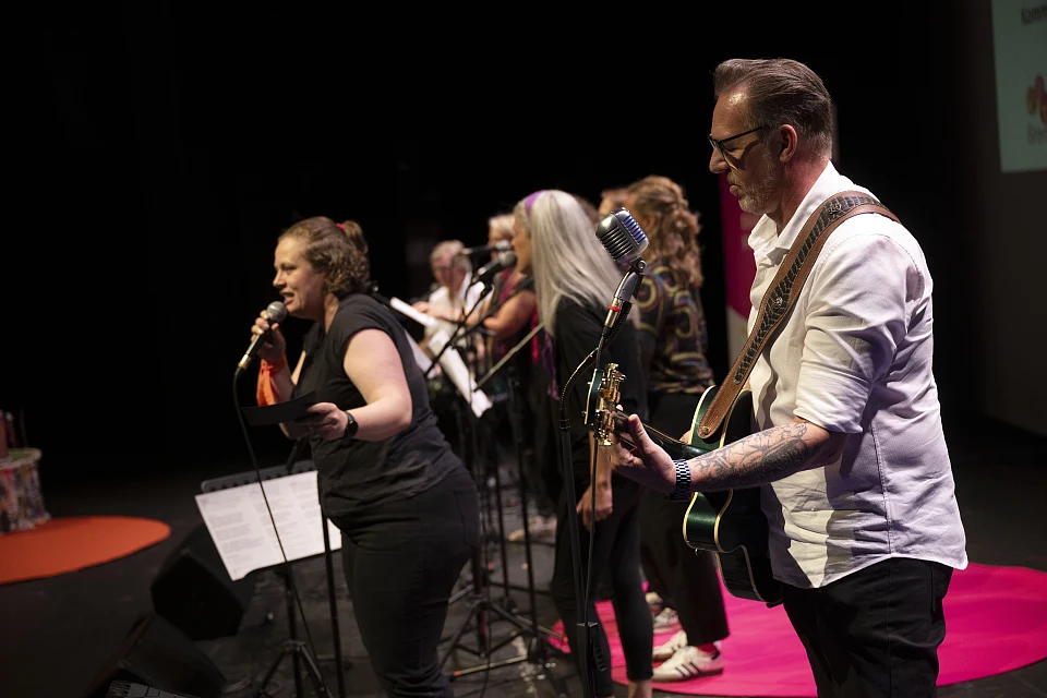 Auftritt der "KiTa Bremen Band", bestehend aus Mitarbeitenden. 