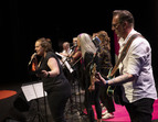 Auftritt der KiTa Bremen Band, bestehend aus Mitarbeitenden. 