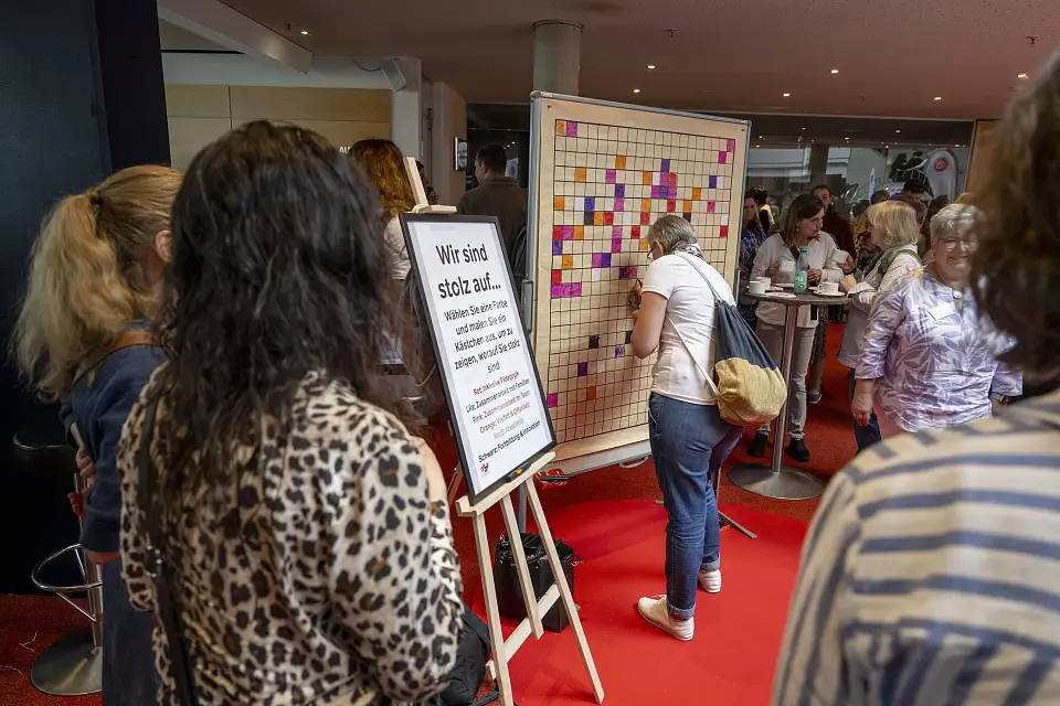 Informationsst&auml;nde informierten &uuml;ber verschiedene Arbeitsbereiche. 