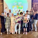 Gruppe freut sich über die Preisverleihung des Bremer Jugendpreis