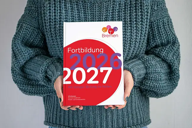 Titel des neuen Fortbildungsprogrammes von KiTa Bremen für das Kita-Jahr 2026/2027
