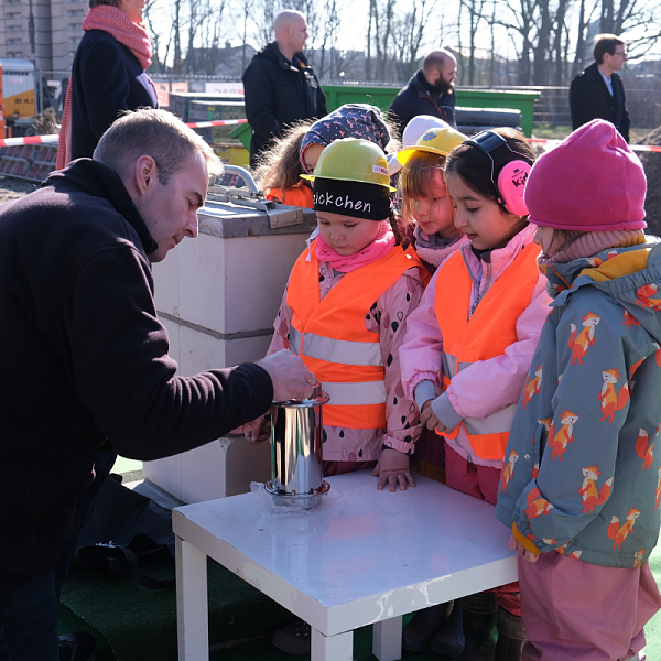 Grundsteinlegung für das Kinder- und Familienzentrum Fährer Flur