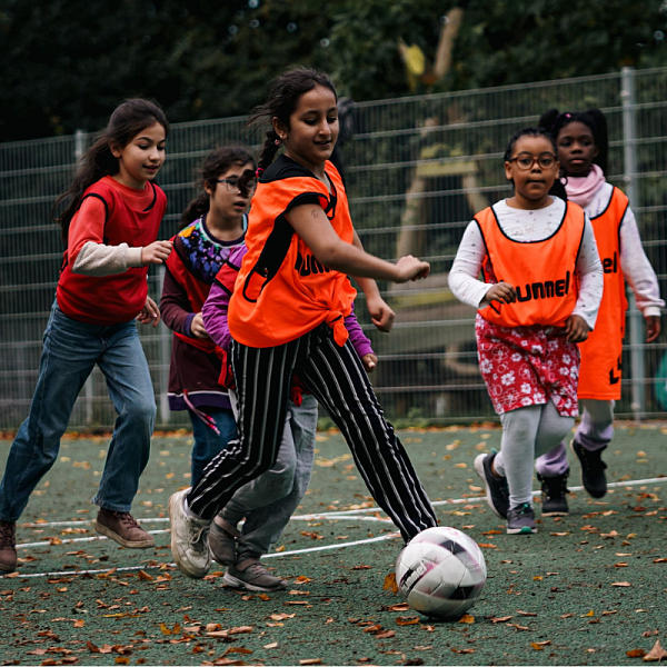 Torfieber: Wie Fußball Mädchen stark macht
