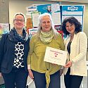 Das Team des Kinder- und Familienzentrum Betty Gleim Haus mit dem Zertifikat 