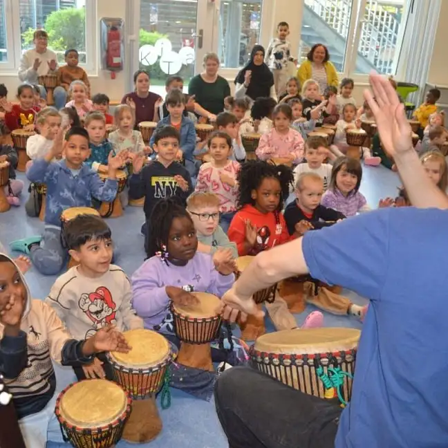 Trommelklänge und Gemeinschaft: Trommelprojekt im Kinder- und Familienzentrum Kapitän-Dallmann-Straße